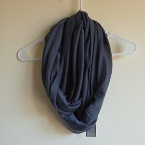 Chic Gray Women's Scarf
